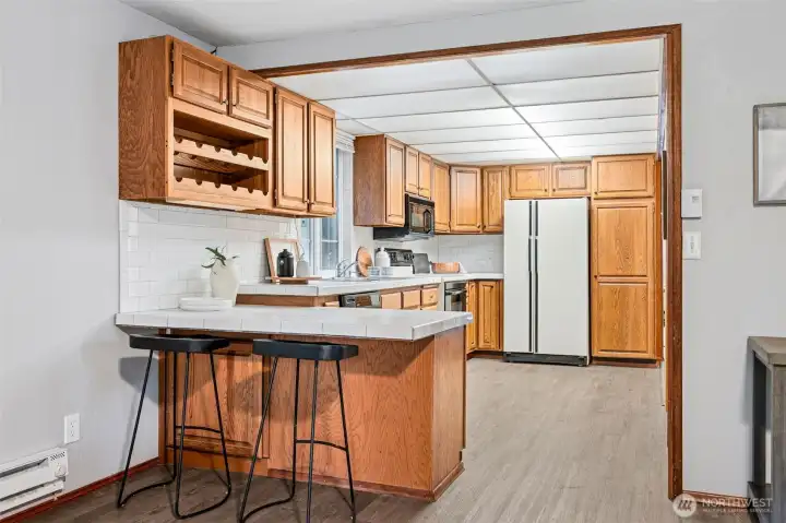 kitchen features a small breakfast bar for added convenience.