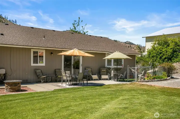 Back patio with another small fenced in area with access to doggie/kitty door for inside access.