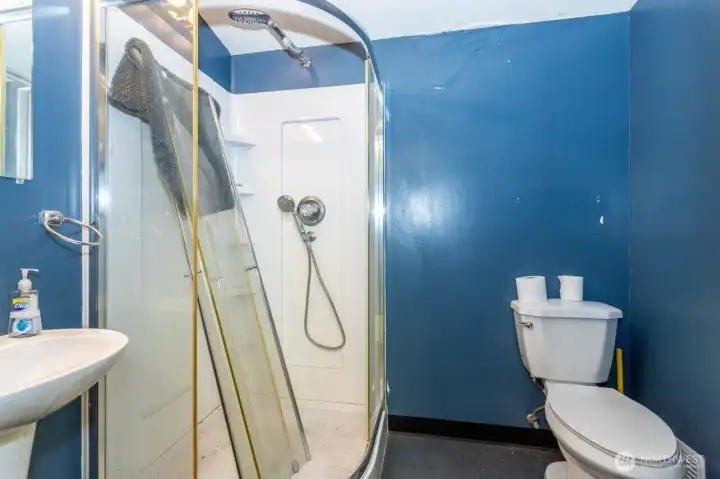 Three Quarter Bath in Gagage