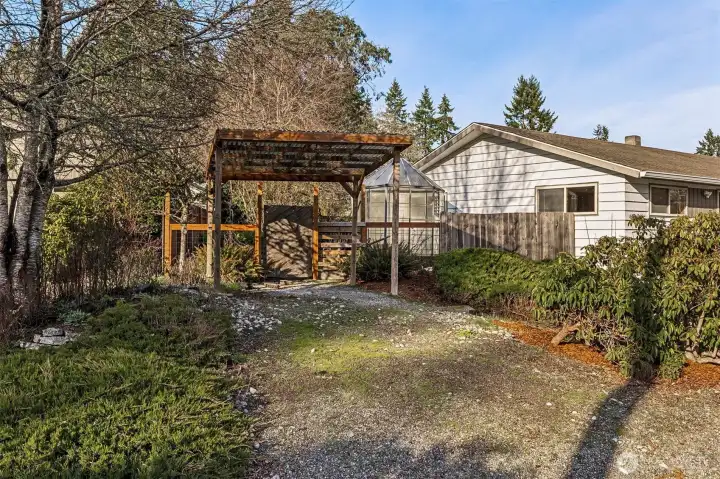 Covered vehicle storage