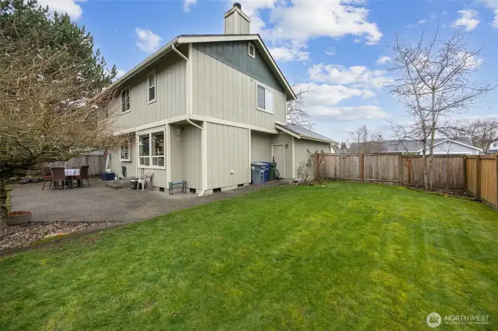 Very nice sized fully fenced side yard with easy access thru gate & garage too!