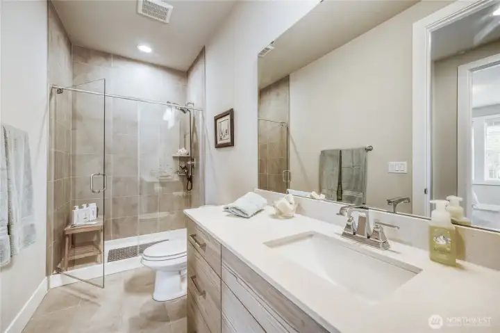 3/4 guest bath main floor