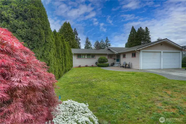 1400 Square Feet on each level. 3 bedrooms on the main floor!