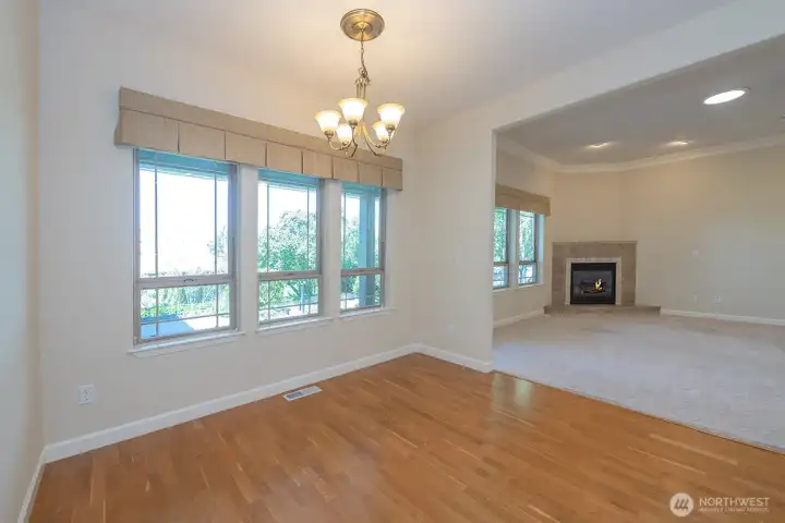 Kitchen eat-in, off the living room