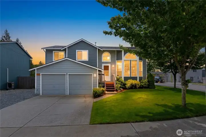 Split level, corner lot, NO HOA, Lake Stevens School District