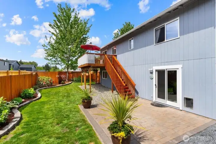 Gorgeous, flat and landscaped backyard
