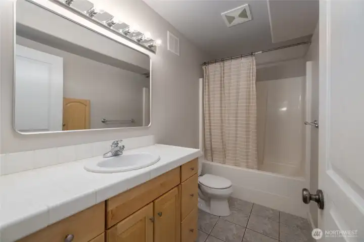 Lower level (ADU) full bath Lower level (ADU) full bath