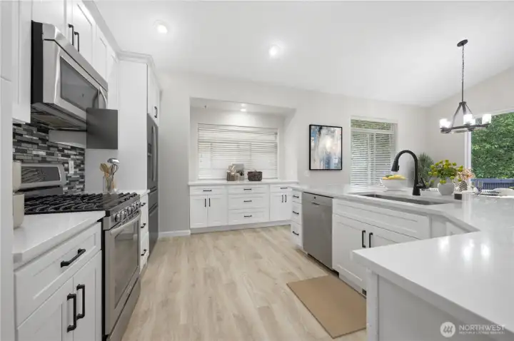 Brand new kitchen! -Virtually Staged Brand new kitchen! -Virtually Staged