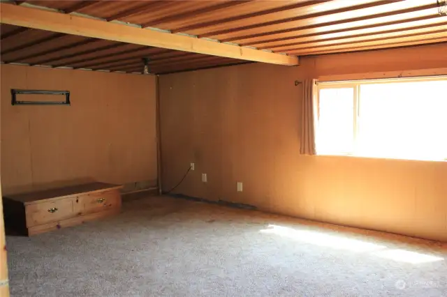 BONUS ROOM OFF THE GARAGE, EXTRA SPACE TO RENT OUT A ROOM OR PERFECT FOR THE TEEN THAT WANTS THEIR OWN SPACE