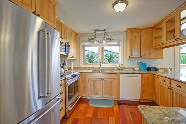 Light and bright kitchen is well integrated into living/dining area. Perfect for everyday or entertaining.