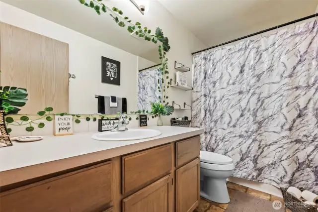 Full Bathroom in Primary En-Suite