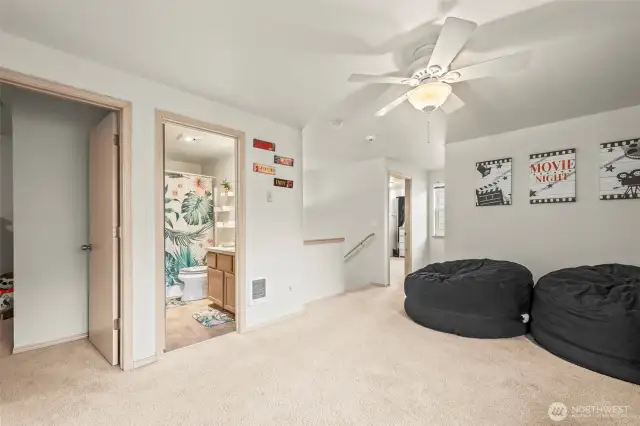 Family Room/ Loft, Upper level