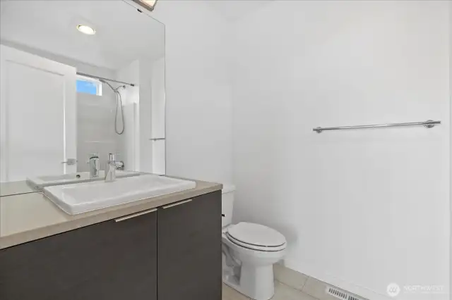 2nd Suite bathroom