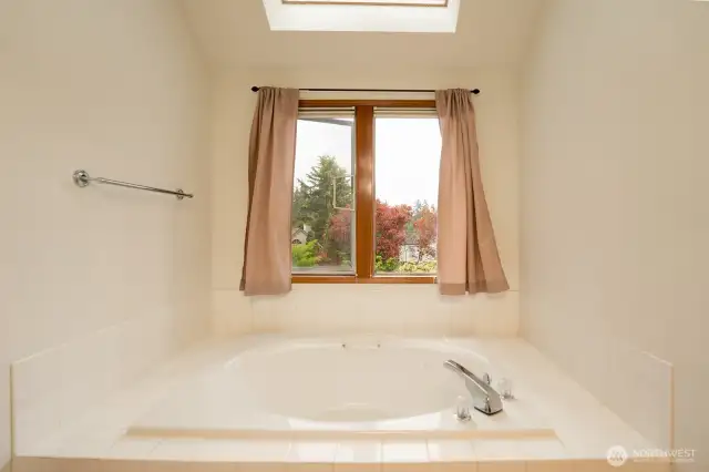 Luxurious soaking tub