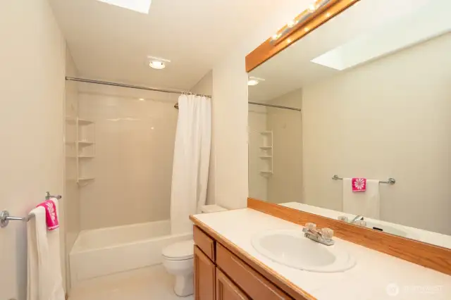 Upper full bathroom