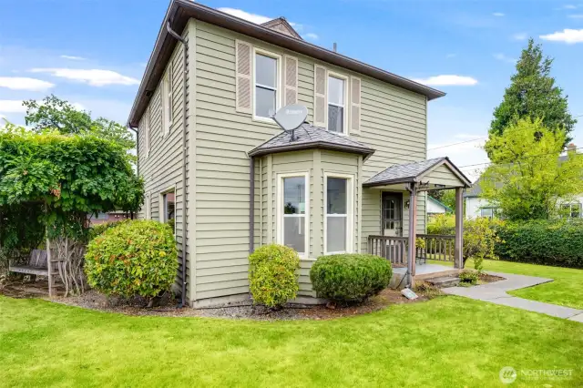A true gem, making its market debut after many decades of ownership.