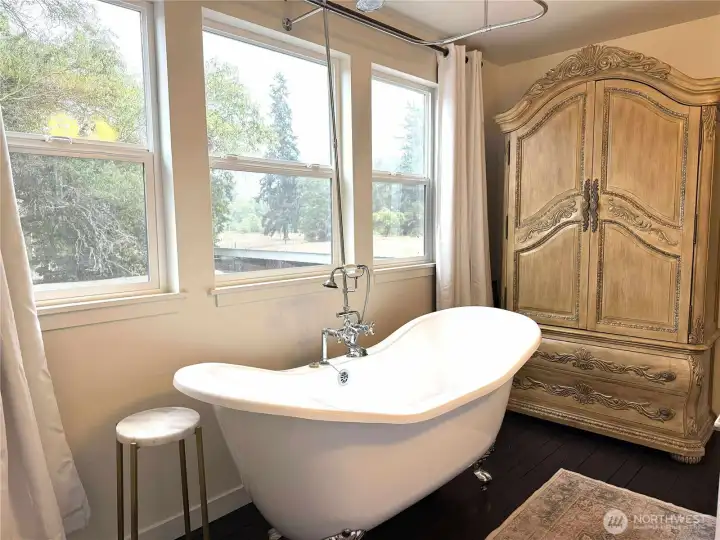 Guest house bath