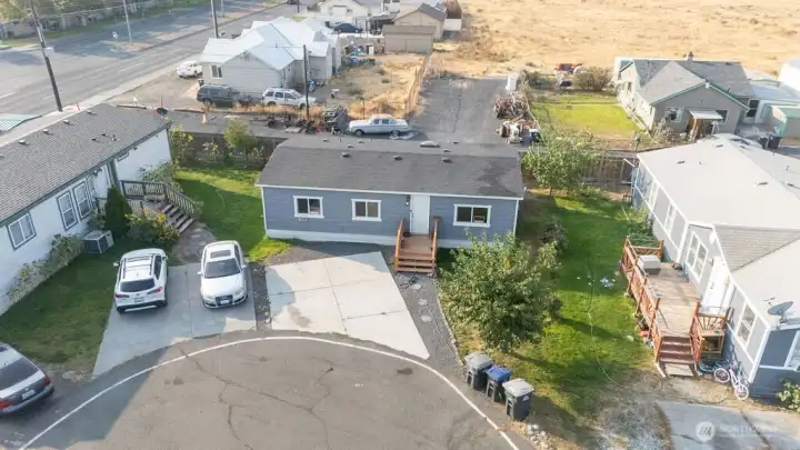 Front of home with 2 parking spots