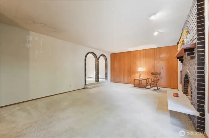 Under the arches is the entry to the dining room