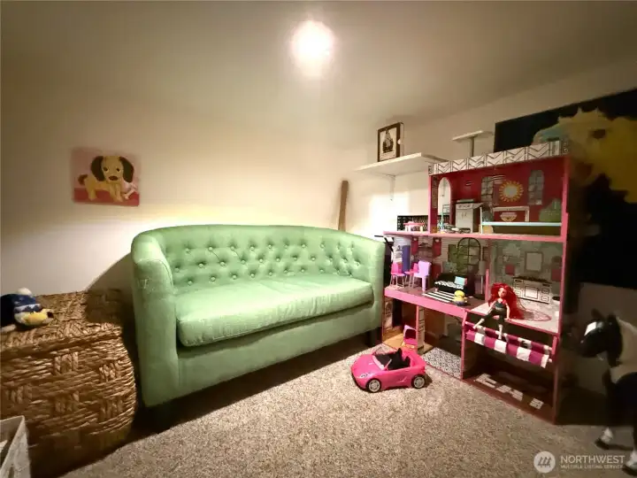 Flex space in closet of 2nd bedroom