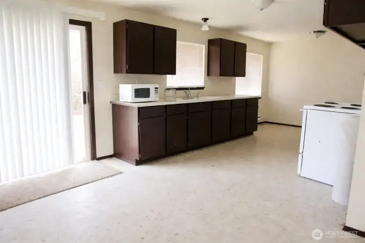 Great sized kitchen off living space. *Photo is from prior to current tenancy, home is fairly cluttered currently*