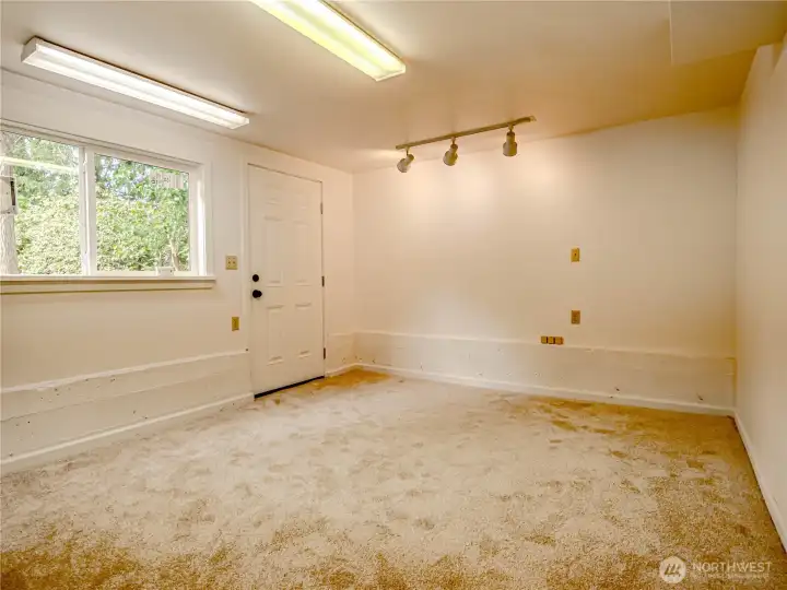 Carpeted room - all kinds of possibilities!