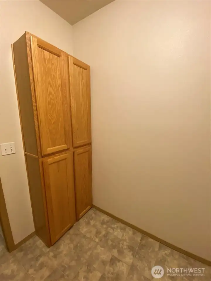 Additional laundry room storage! Additional laundry room storage!