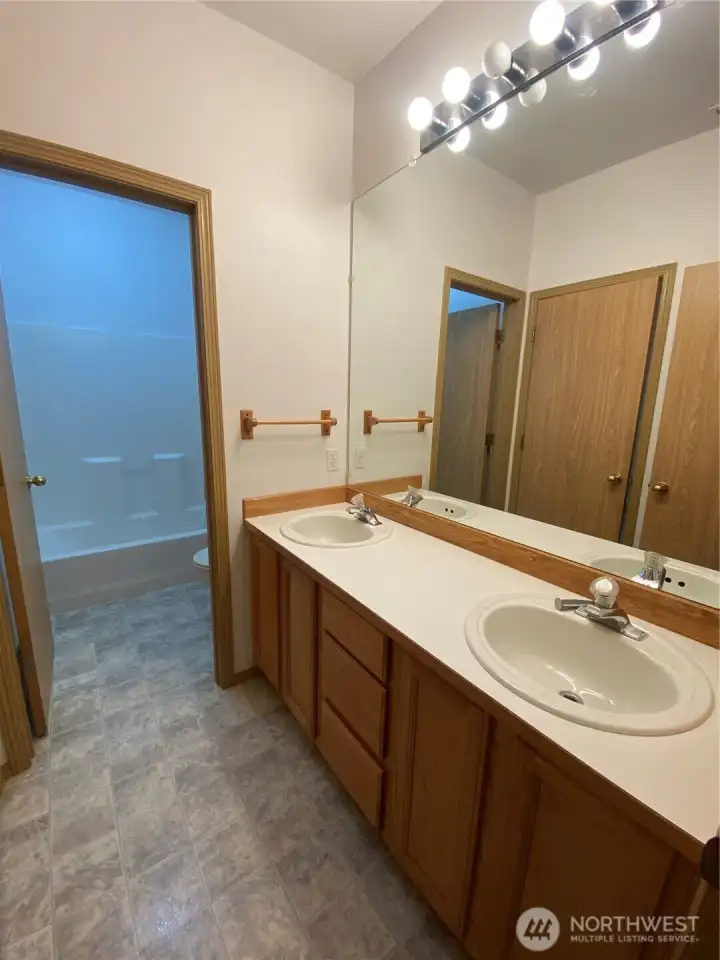 Full bathroom with double sinks! Access from 2 bedrooms. Full bathroom with double sinks! Access from 2 bedrooms.