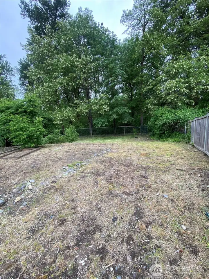 Area for more gardens or could be a great place for a dog run! Area for more gardens or could be a great place for a dog run!
