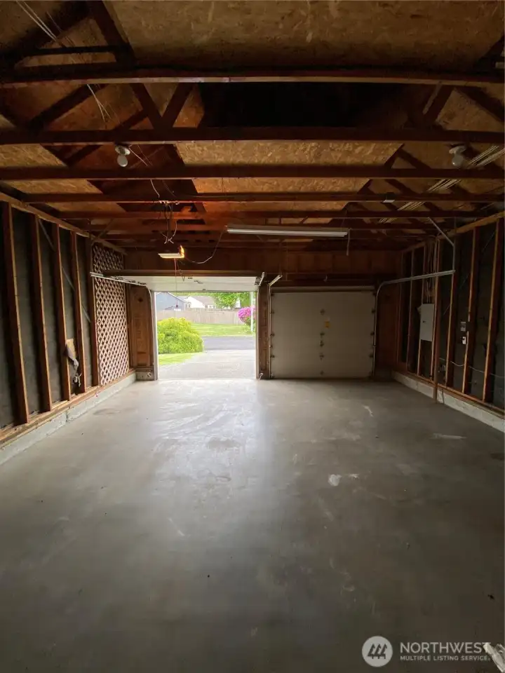 Double car garage! Double car garage!