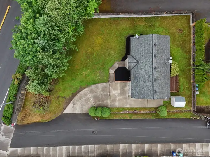 Near 11,000' level lot, in the Rose Hill/West Redmond neighborhood.