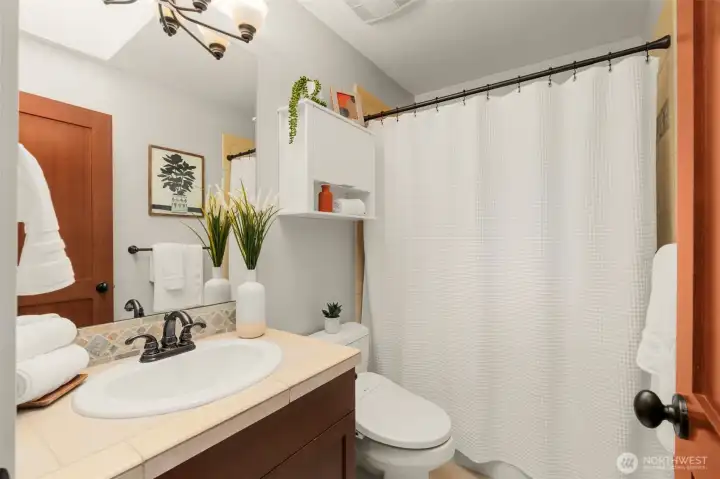 Full bathroom on the upper level.