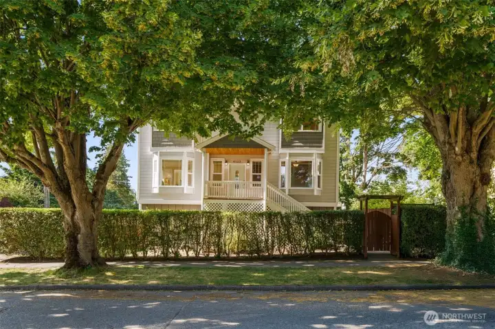 Private corner lot