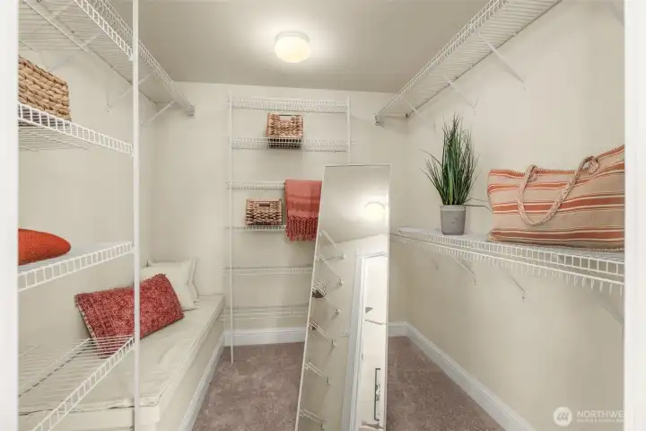 Hello walk in closet, space for everything
