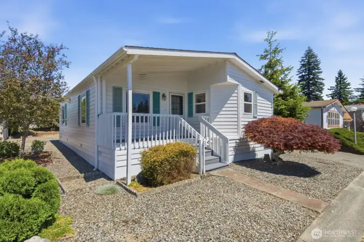 Beautifully landscaped, low maintenance yard Beautifully landscaped, low maintenance yard