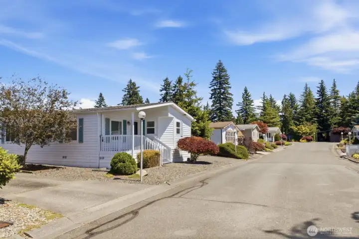 Lovely community with so many amenities included Lovely community with so many amenities included