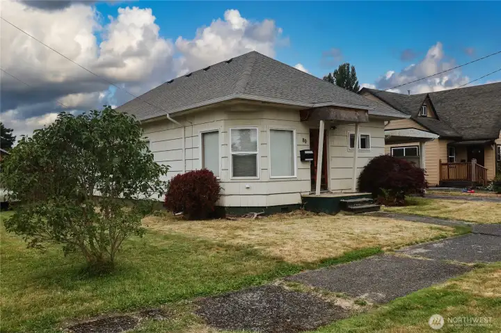 Attractive styling and newer roof Attractive styling and newer roof