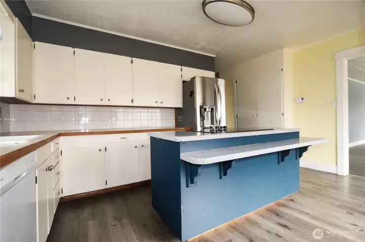Kitchen has eating bar and dining area Kitchen has eating bar and dining area