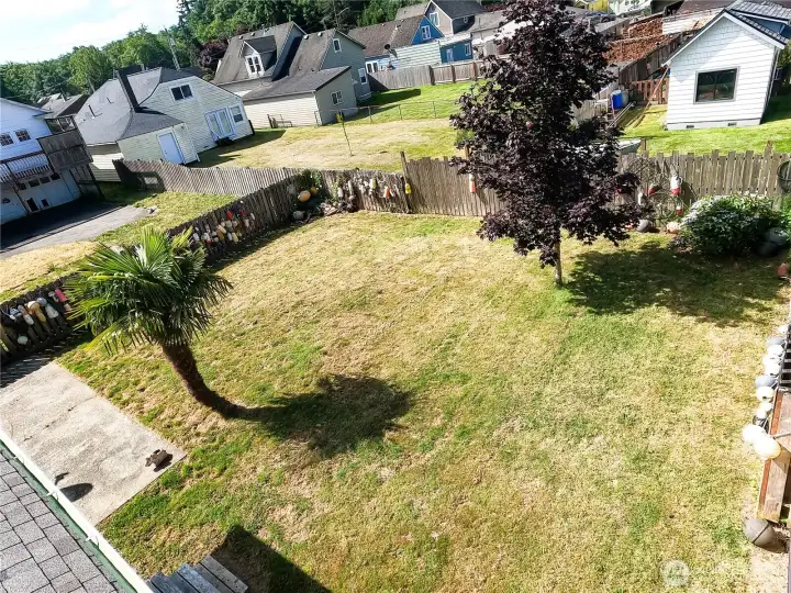 Spacious back yard from above Spacious back yard from above