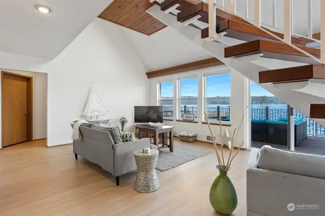 ~Sunlit Living Room & Back deck~