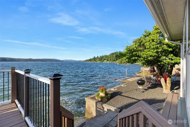 ~Private Steps into the Hood Canal from your backyard~