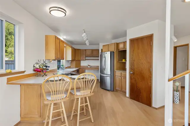 ~Oak Cabinets in Kitchen w/ Eating Space~