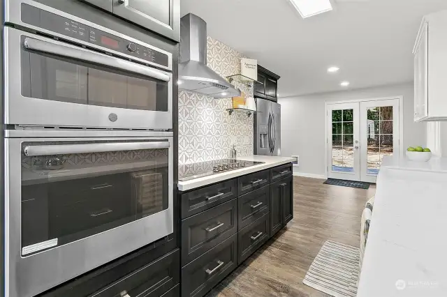 Beautifully remodeled kitchen w/stainless & quartz