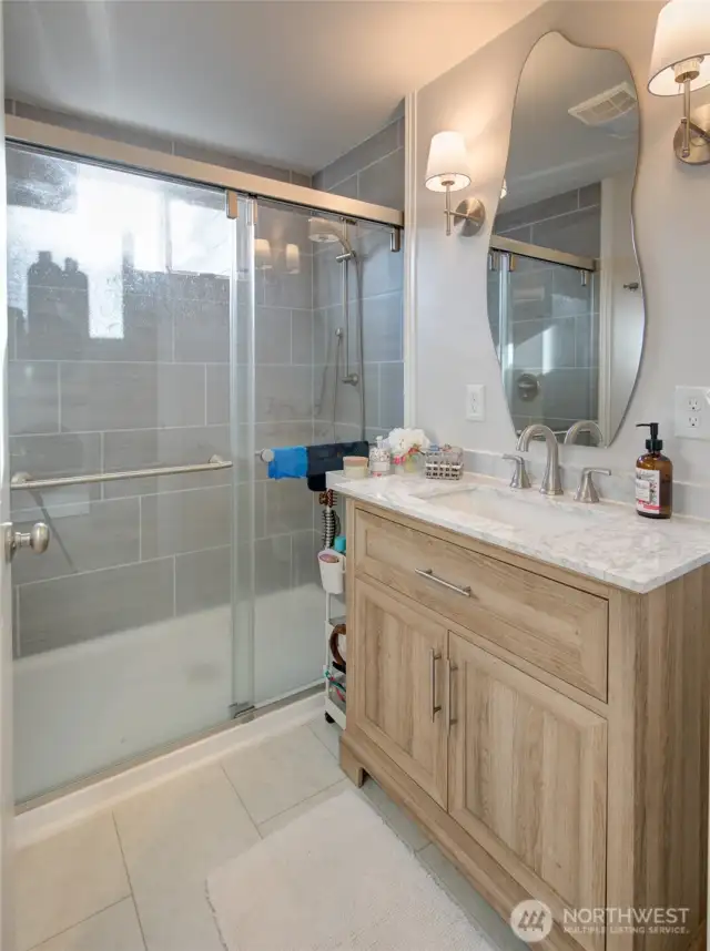 Main floor 3/4 bath