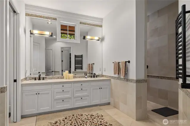 Primary bedroom bathroom