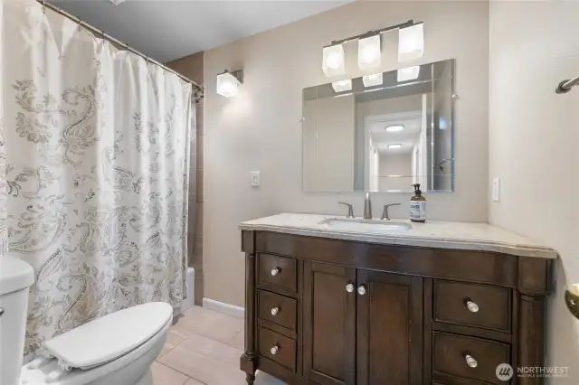 ~Guest Full Bathroom~