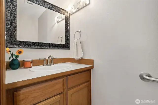 1/2 bath/powder rm on main floor