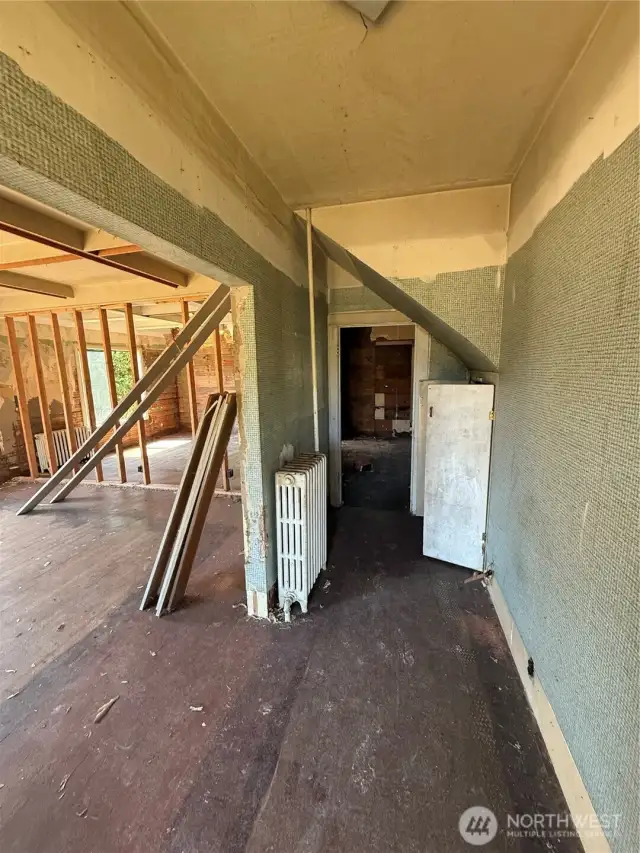 Entry to 1st floor unit