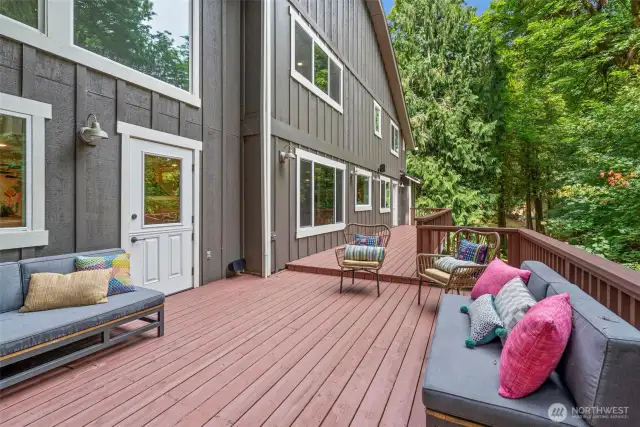 Spacious deck w/ tranquil views on Green Cove