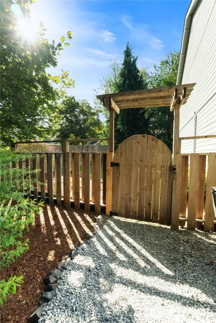 Gates on either side of the house to the yard (in working order!!)